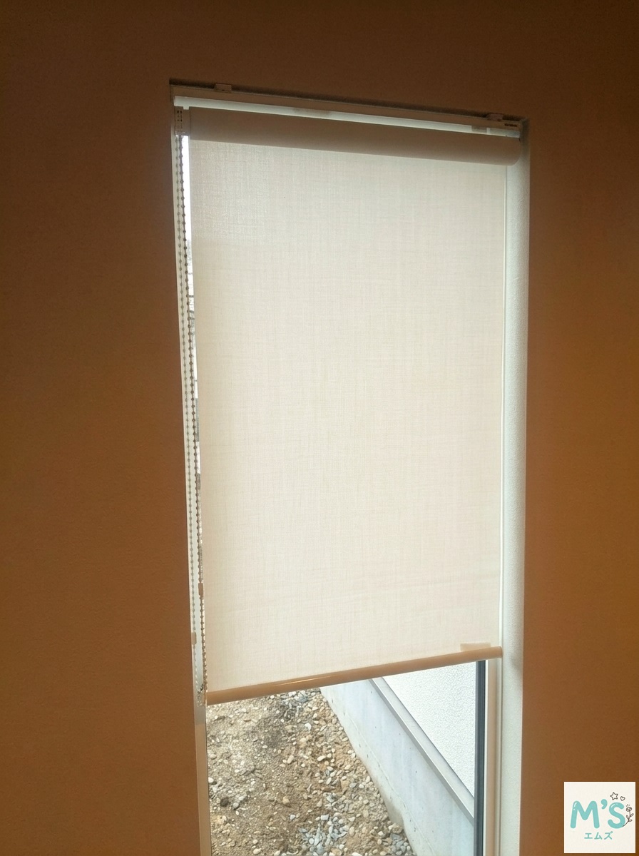 枠内ロールスクリーン
